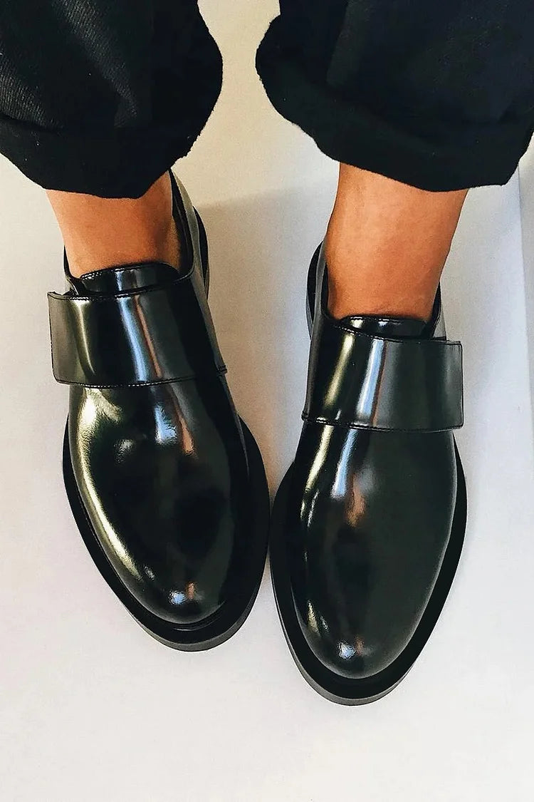 Alisa™ | Mocasines brillantes con tira para un look pulido