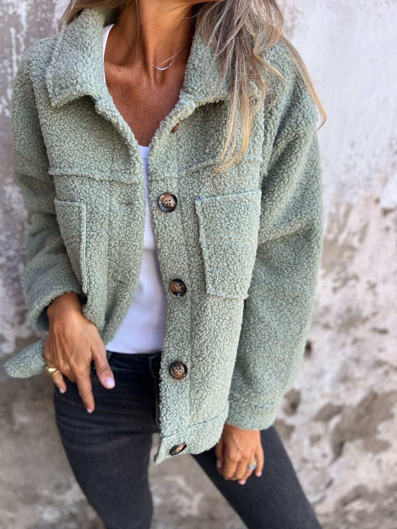 Antonia | Chaqueta Abotonada Cálida y Confortable