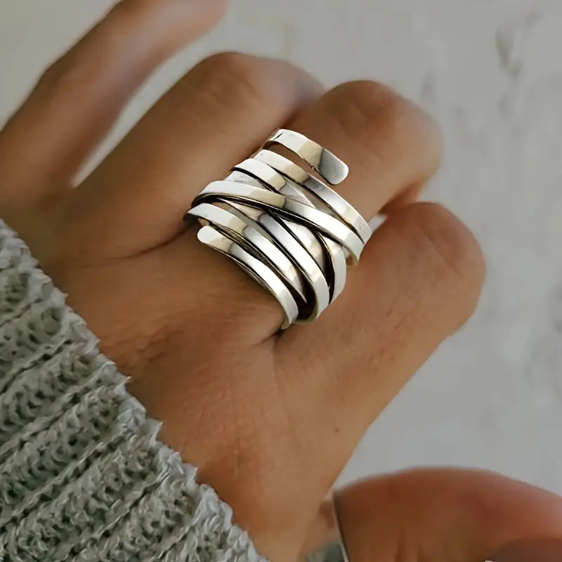 Lourdes - Anillo Vintage de Plata con Grosor Atractivo