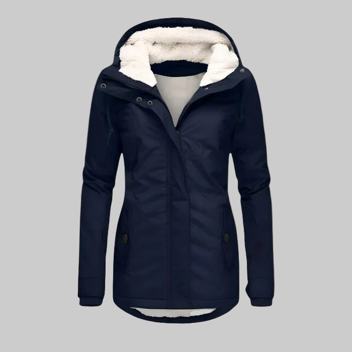 "Lourdes | Chaqueta de invierno impermeable con capucha" could be rewritten as: "Lourdes | Chaqueta de invierno con capucha y resistente al agua".