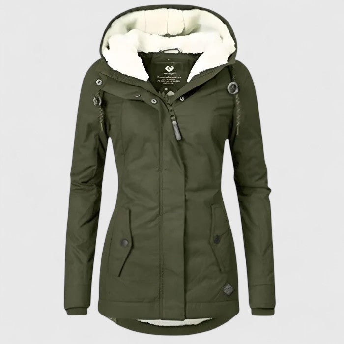 "Lourdes | Chaqueta de invierno impermeable con capucha" could be rewritten as: "Lourdes | Chaqueta de invierno con capucha y resistente al agua".