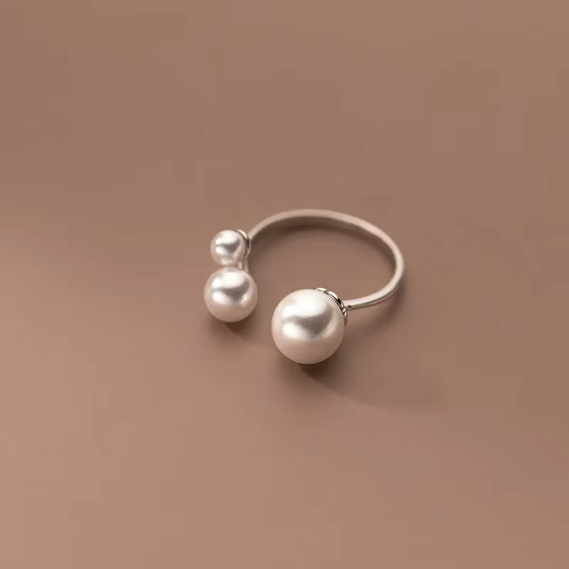 Anillo regulable con perlas de agua dulce