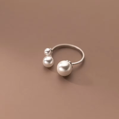 Anillo regulable con perlas de agua dulce