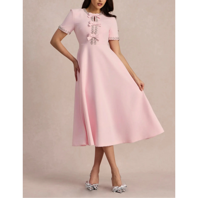 Rafaela™ | Vestido en corte A con lazos y perlas
