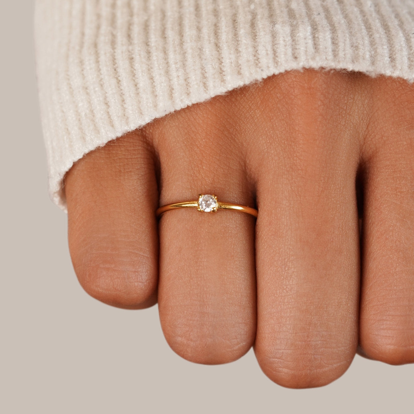 Anillos de oro con gema de nacimiento