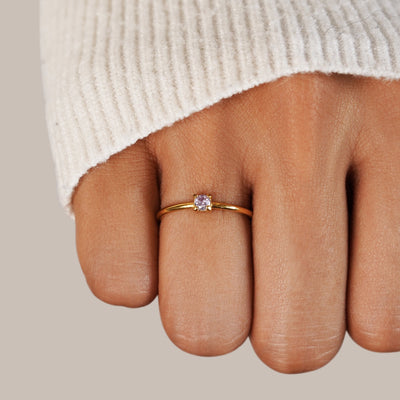 Anillos de oro con gema de nacimiento