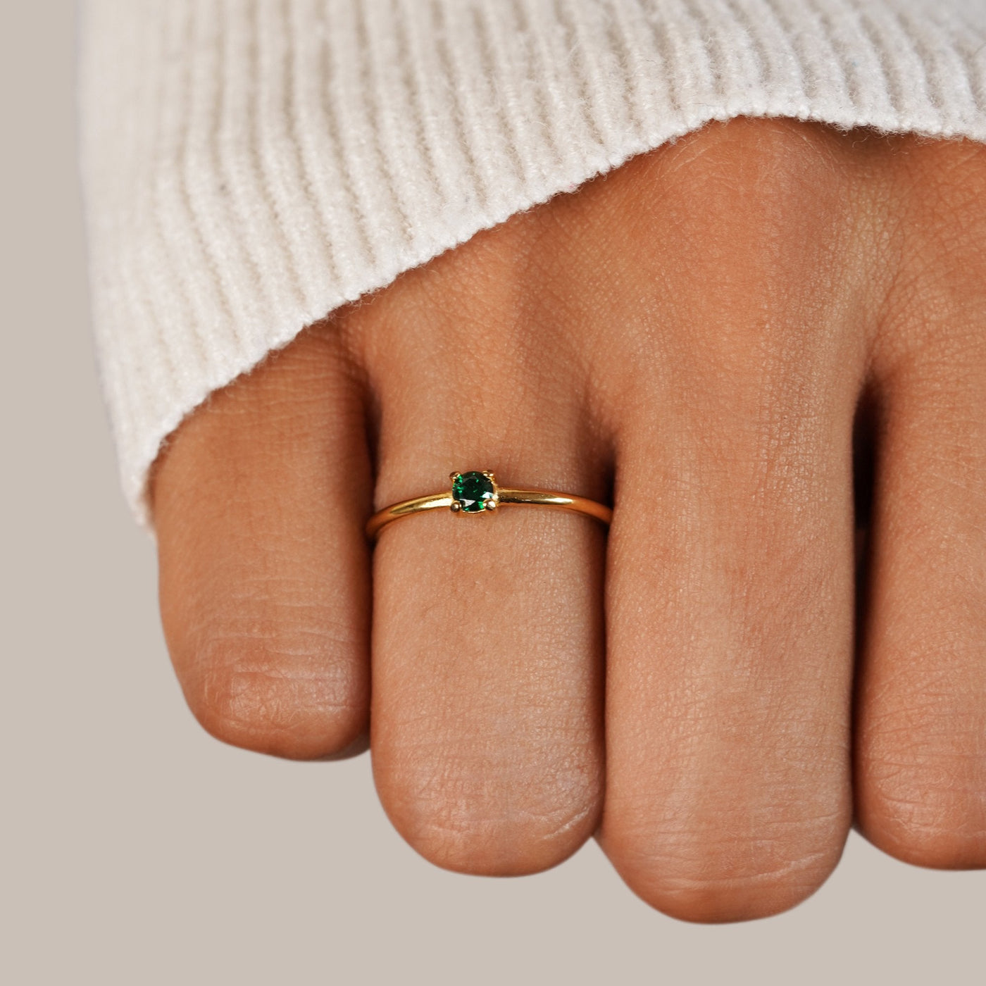 Anillos de oro con gema de nacimiento