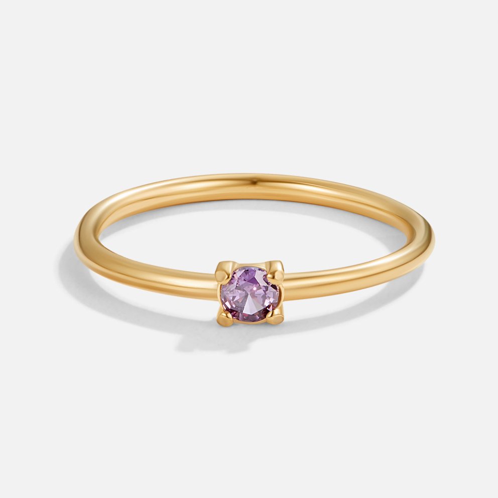 Anillos de oro con gema de nacimiento