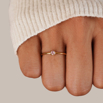 Anillos de oro con gema de nacimiento