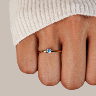 Anillos de oro con gema de nacimiento