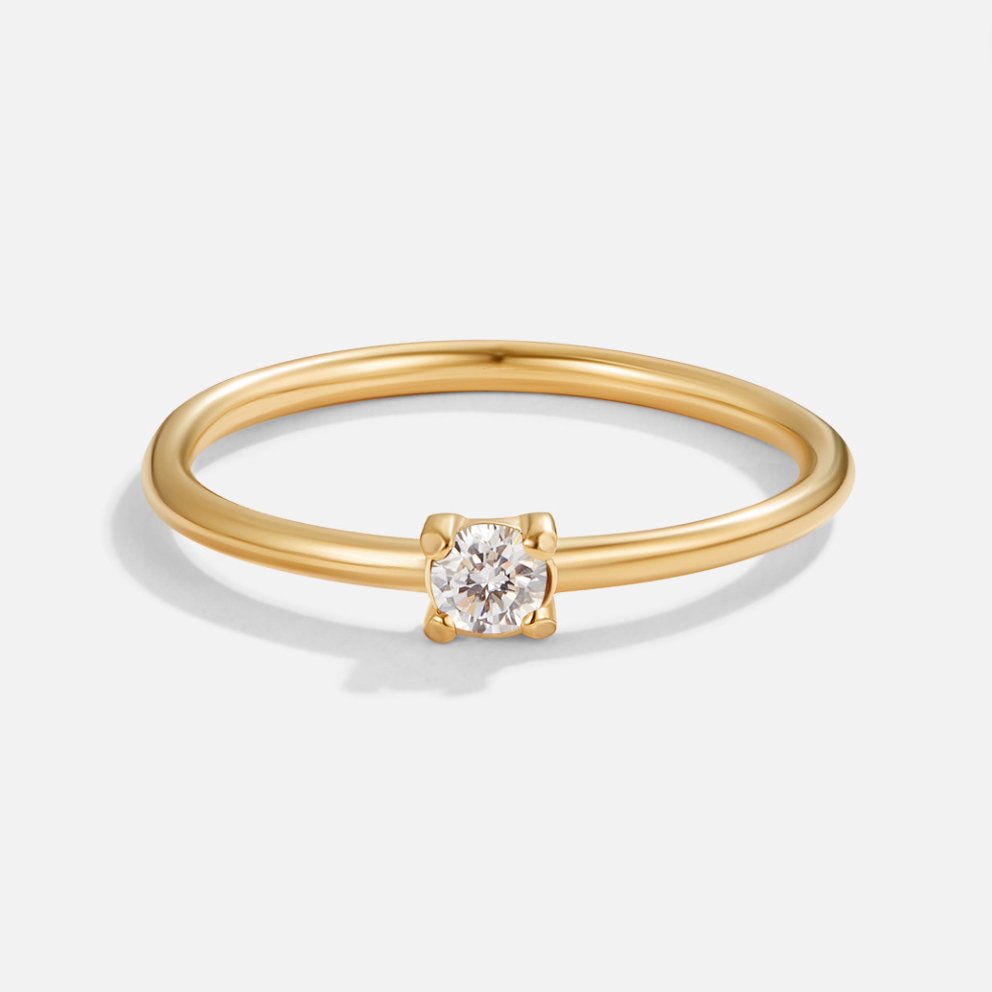 Anillos de oro con gema de nacimiento