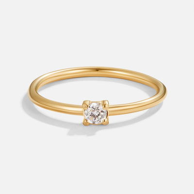 Anillos de oro con gema de nacimiento