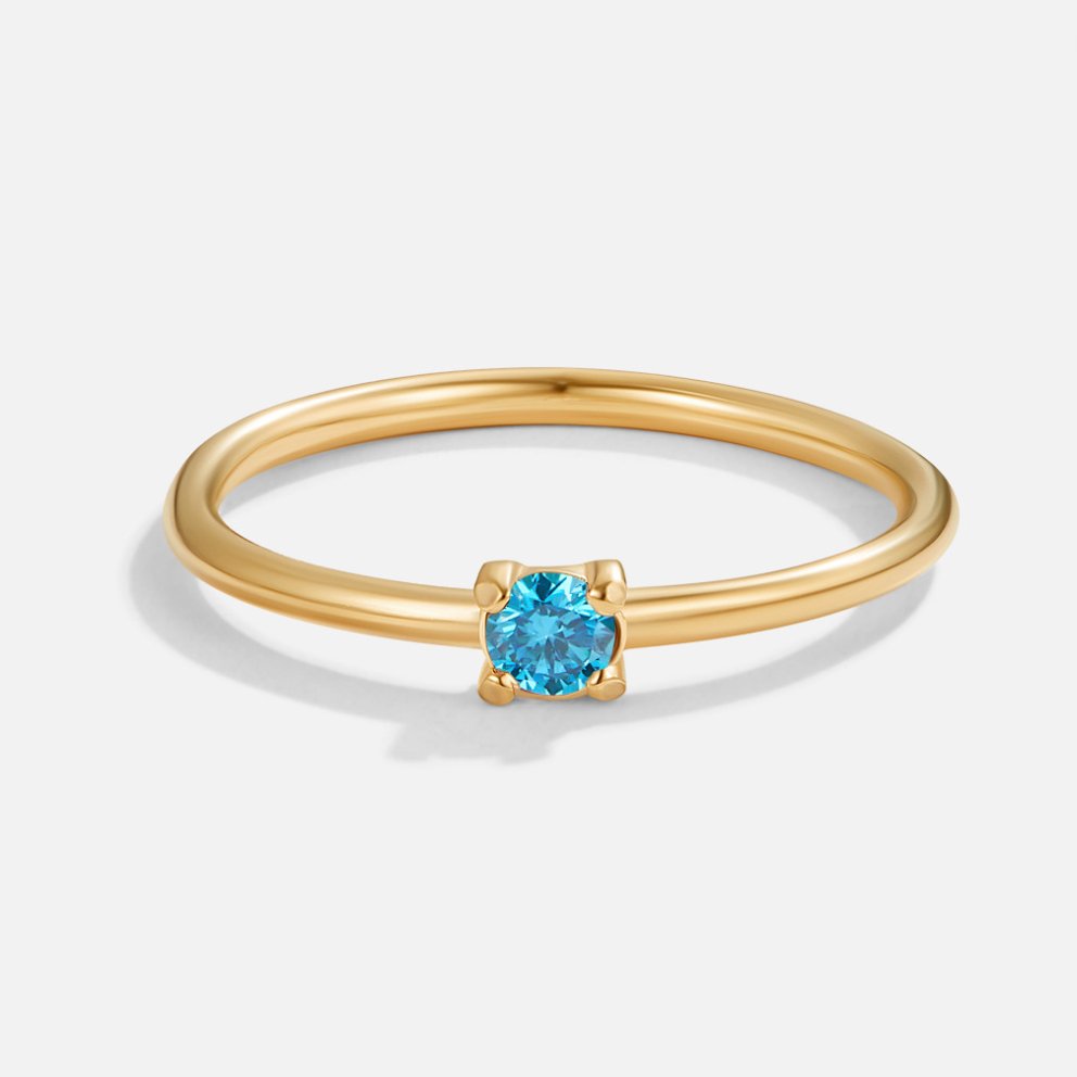 Anillos de oro con gema de nacimiento