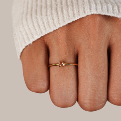 Anillos de oro con gema de nacimiento