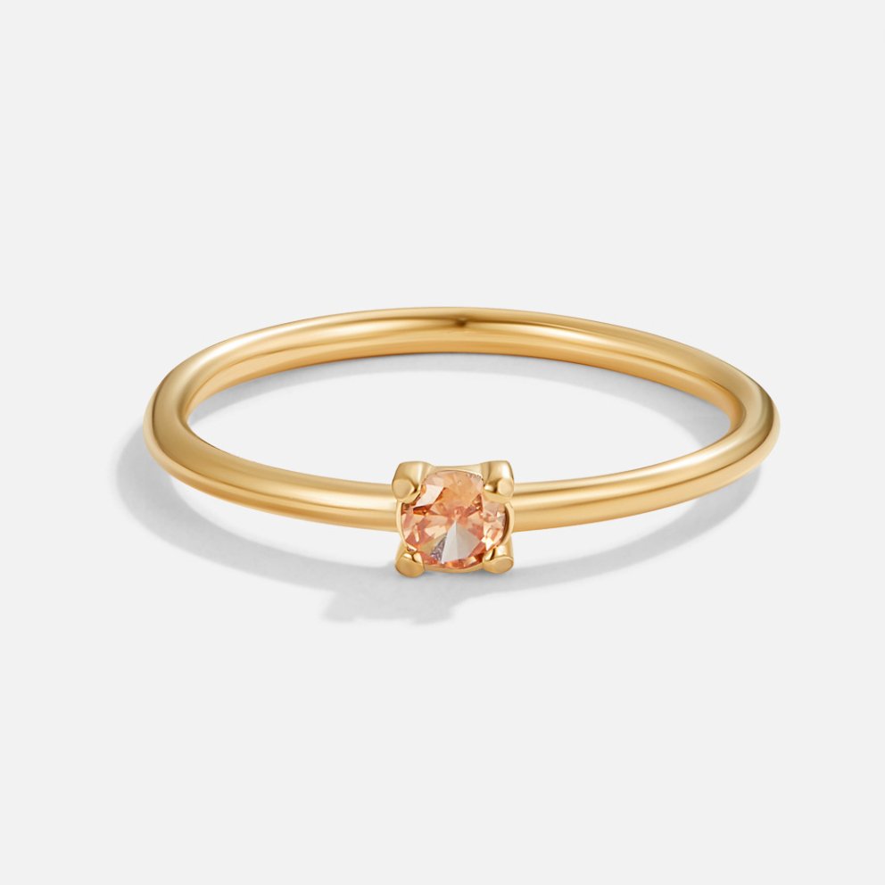 Anillos de oro con gema de nacimiento