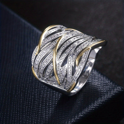 Elegante anillo retorcido de capas múltiples