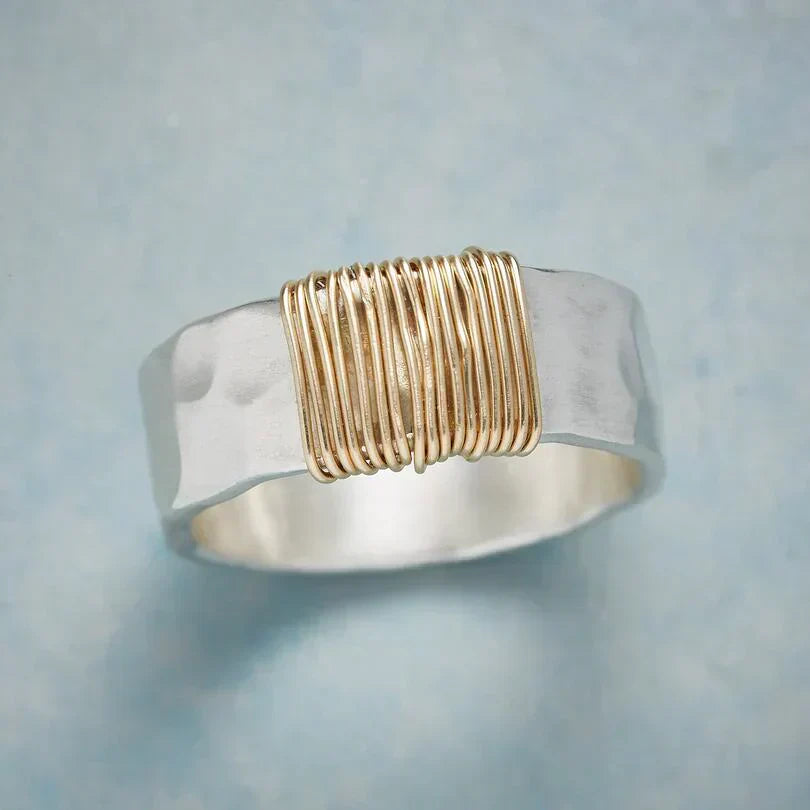 Anillo Boho Dorado de Hilos