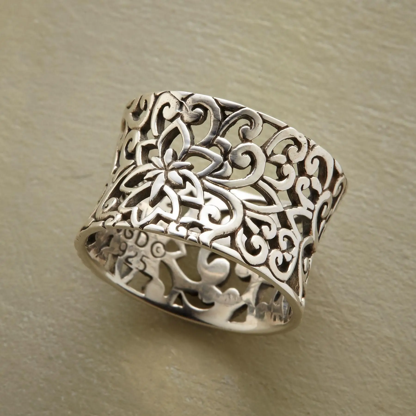 Carolina - Anillo Vintage de Plata Hueco